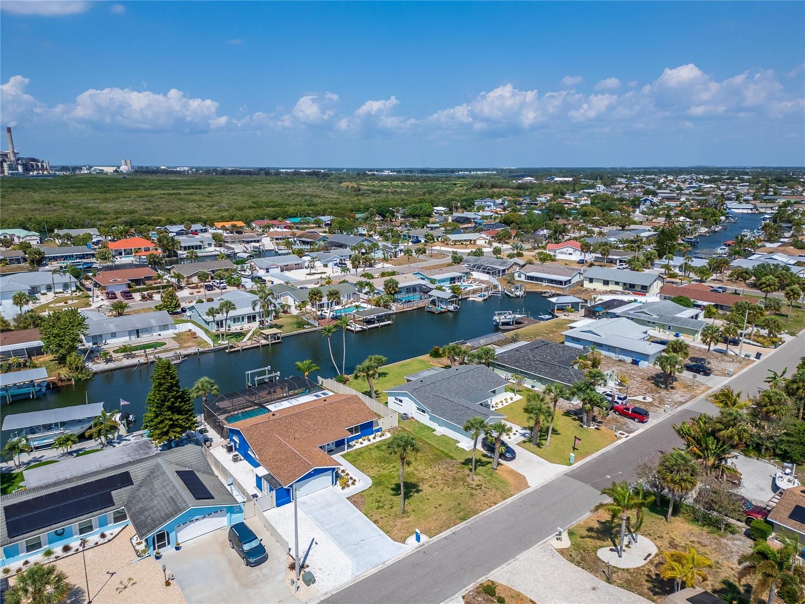 Listing photo id 79 for 1011 Spindle Palm Way