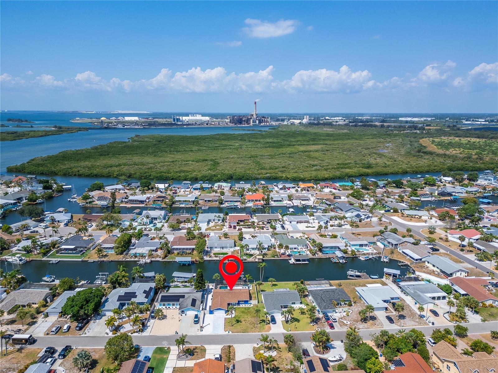 Listing photo id 81 for 1011 Spindle Palm Way