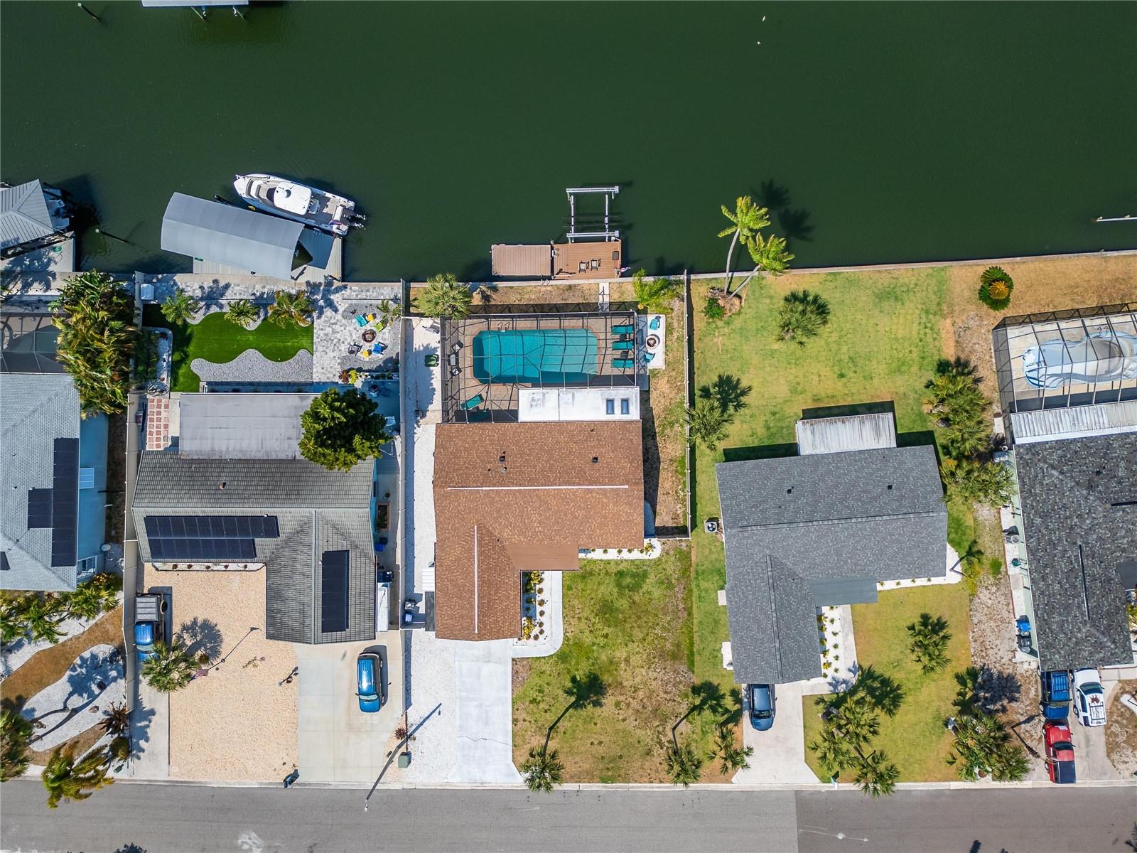 Listing photo id 82 for 1011 Spindle Palm Way