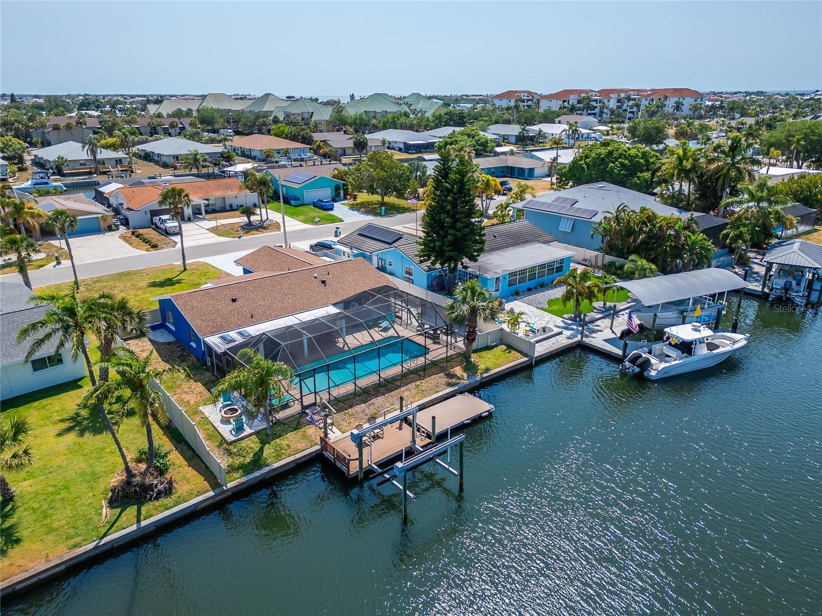 Listing photo id 85 for 1011 Spindle Palm Way