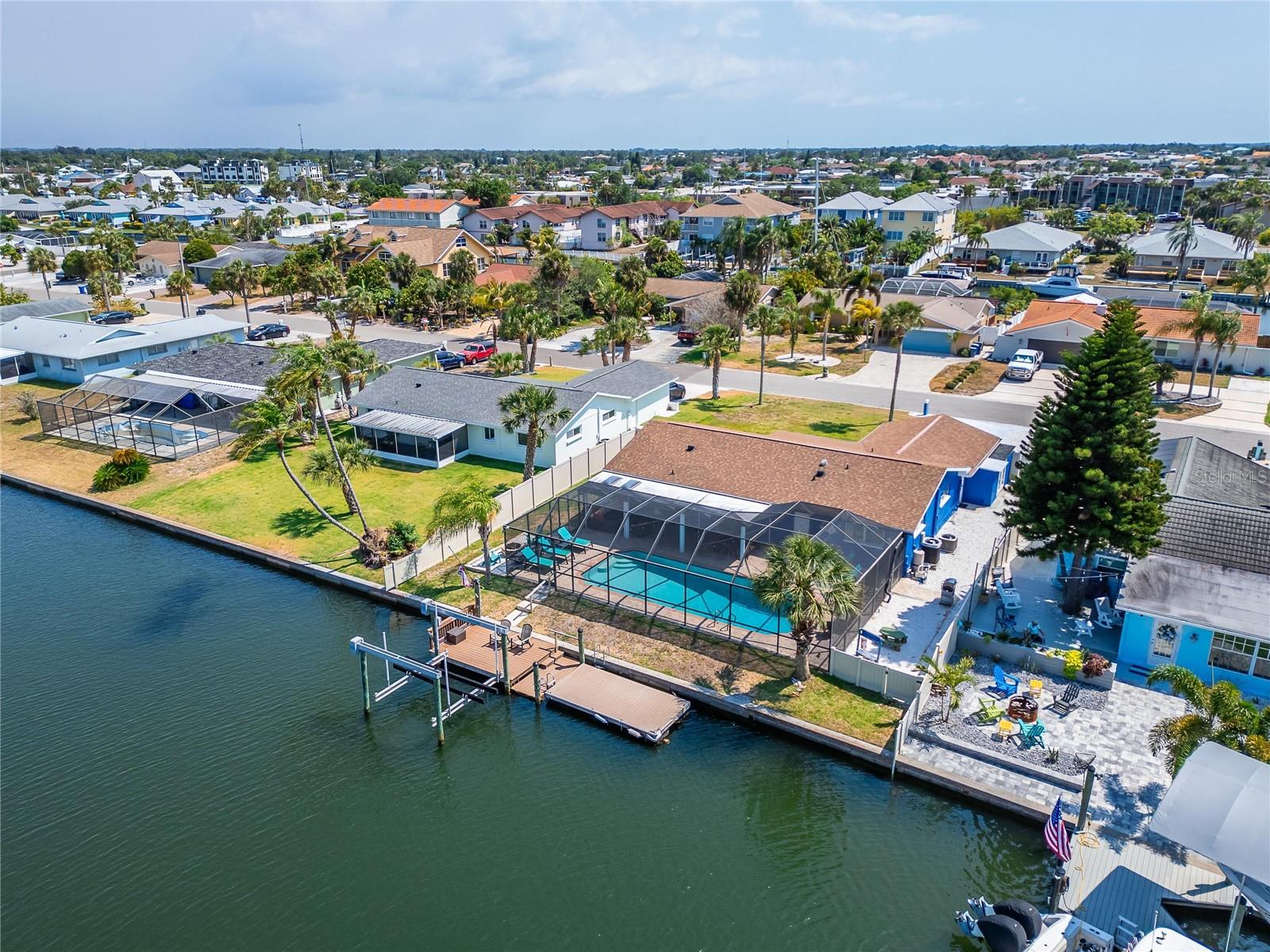 Listing photo id 86 for 1011 Spindle Palm Way