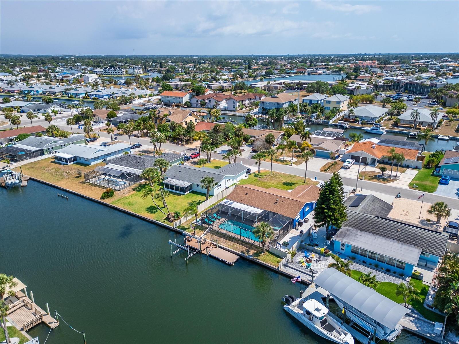 Listing photo id 87 for 1011 Spindle Palm Way