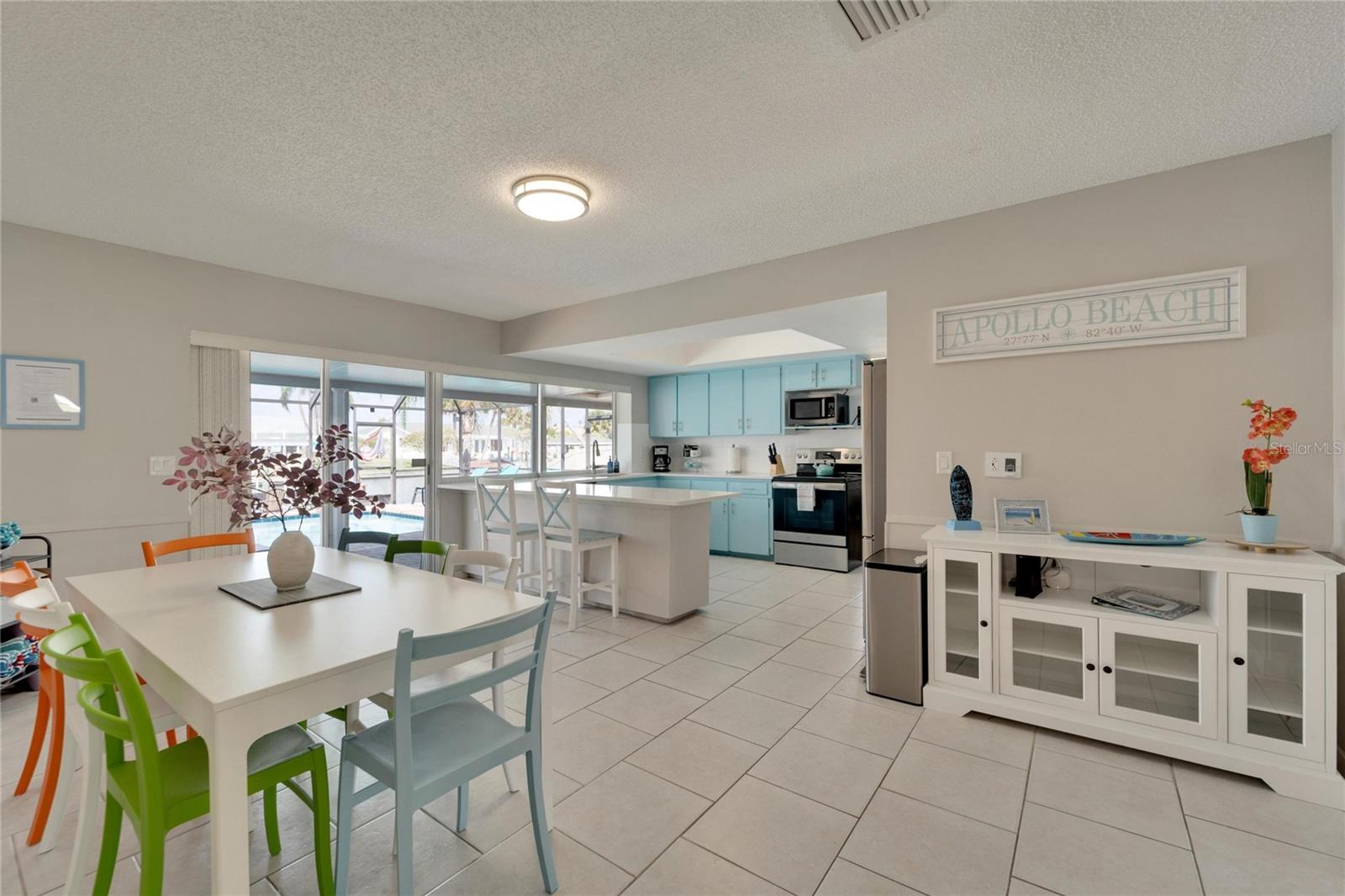 Listing photo id 7 for 1011 Spindle Palm Way