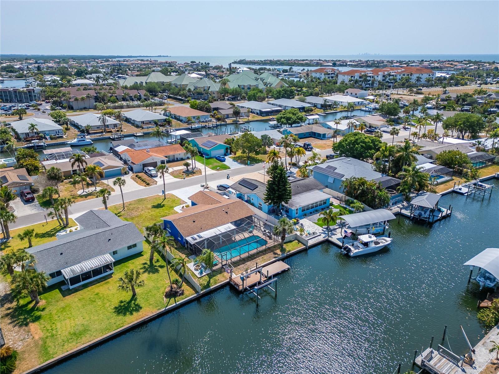 Listing photo id 89 for 1011 Spindle Palm Way