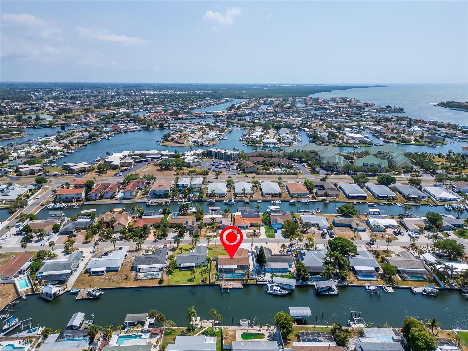 Listing photo id 91 for 1011 Spindle Palm Way