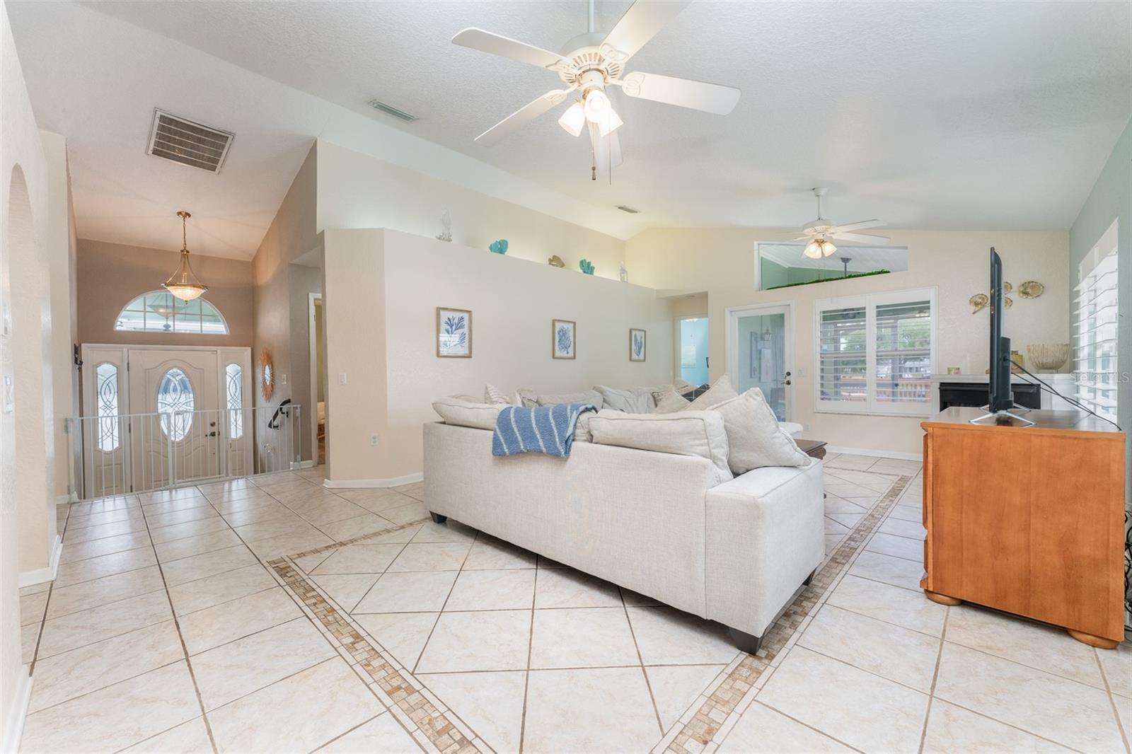 Listing photo id 14 for 835 Symphony Isles Boulevard