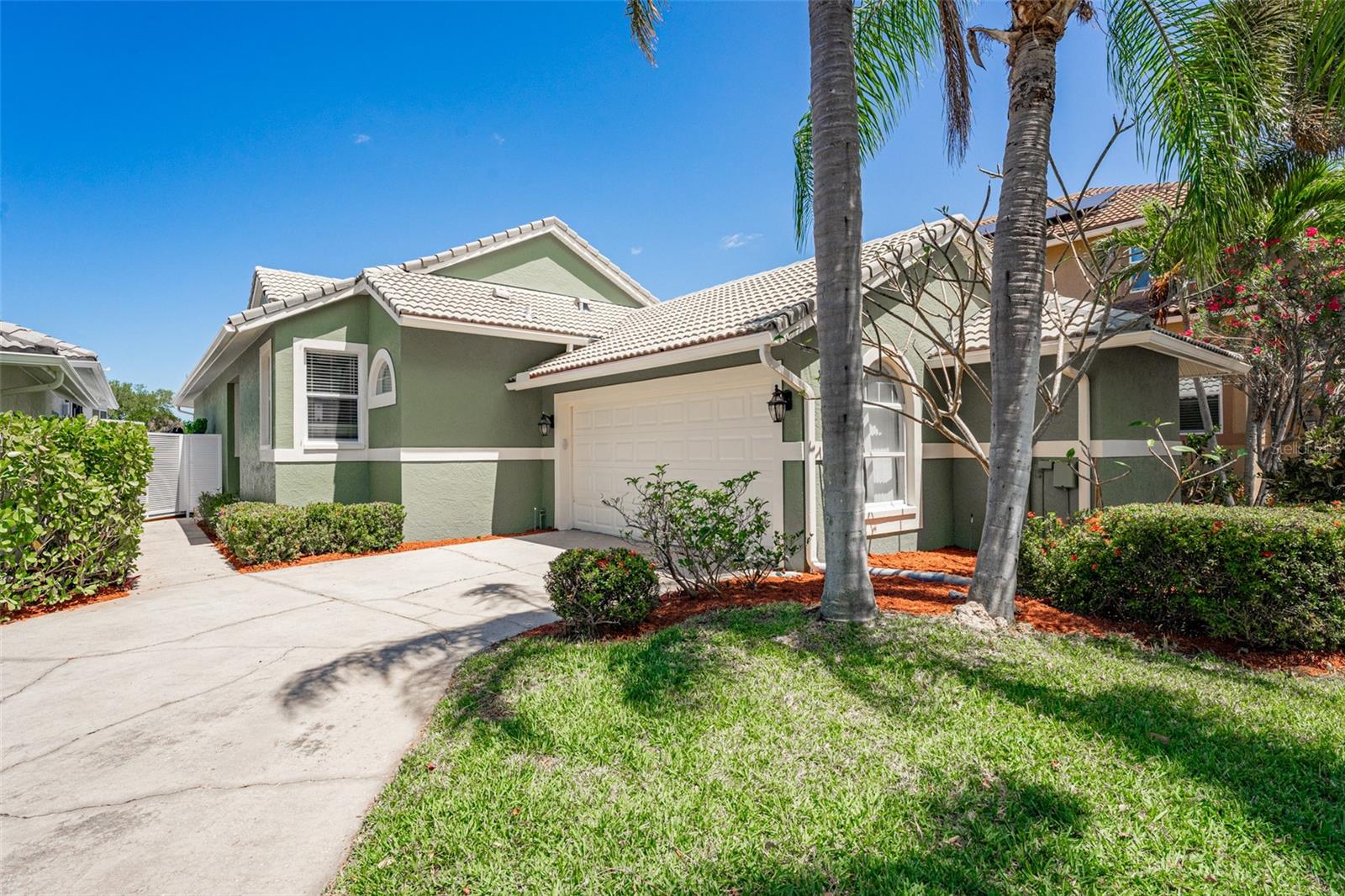 Listing photo id 5 for 835 Symphony Isles Boulevard