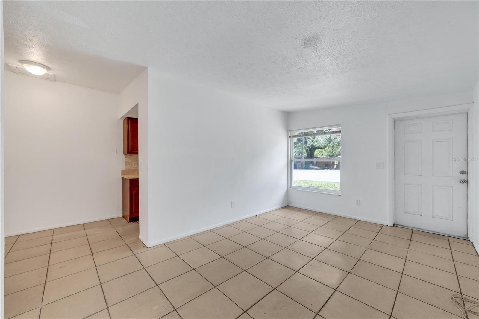 Listing photo id 11 for 8720 48th Street