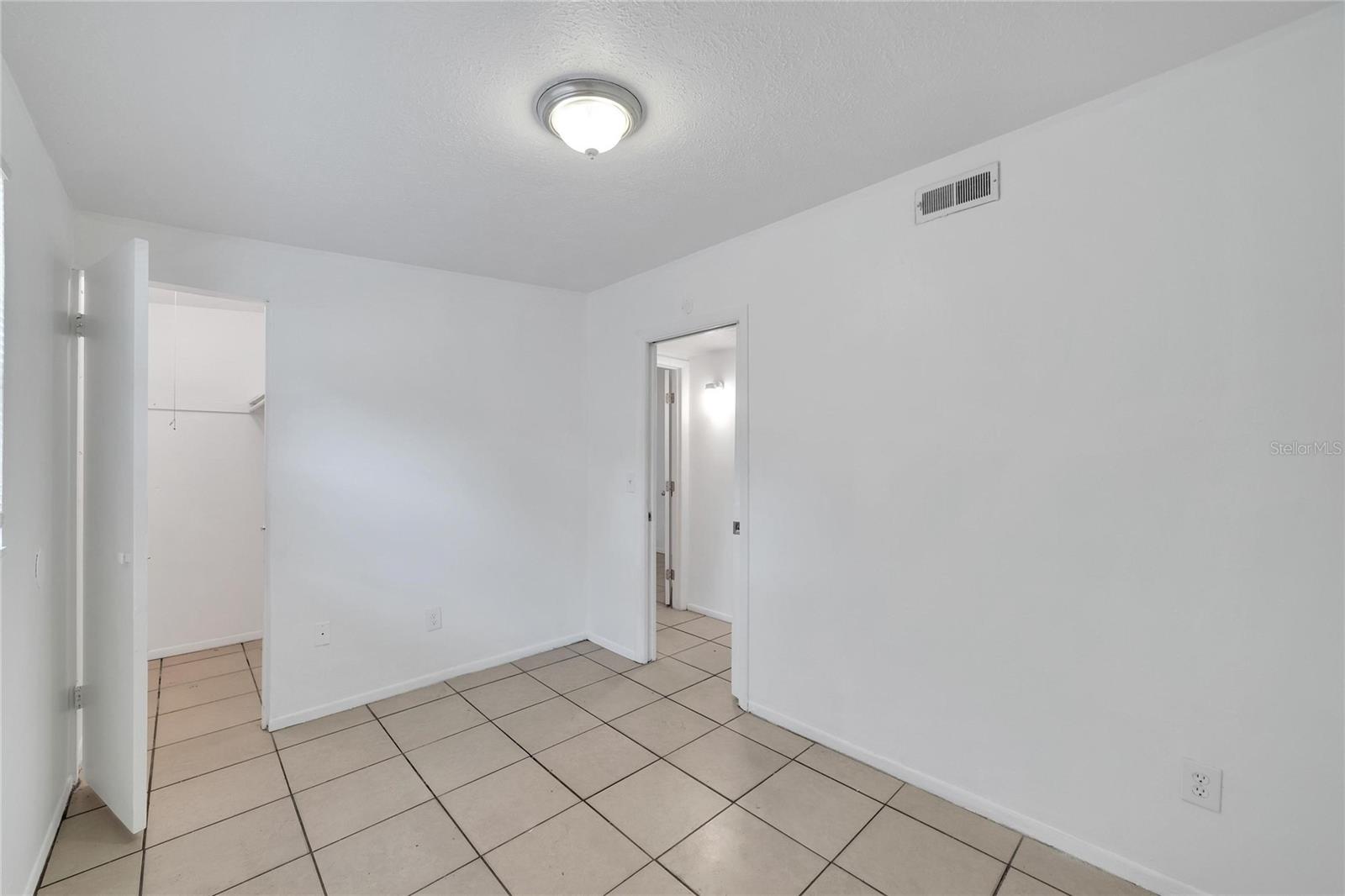 Listing photo id 24 for 8720 48th Street