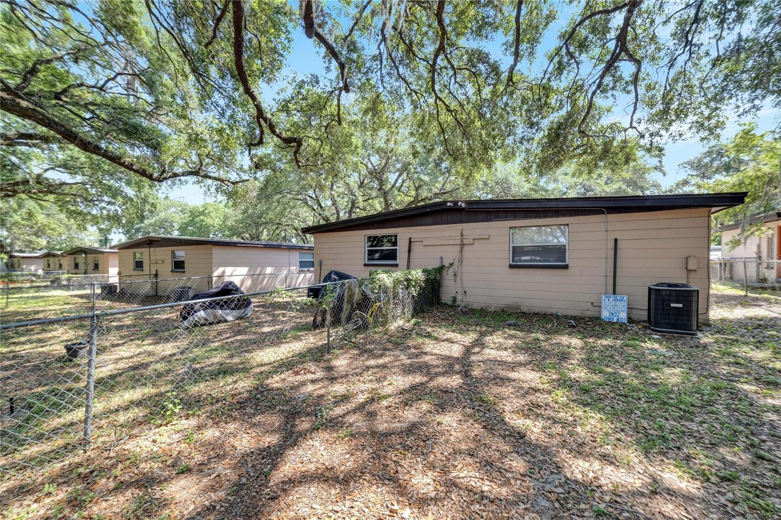 Listing photo id 5 for 8720 48th Street