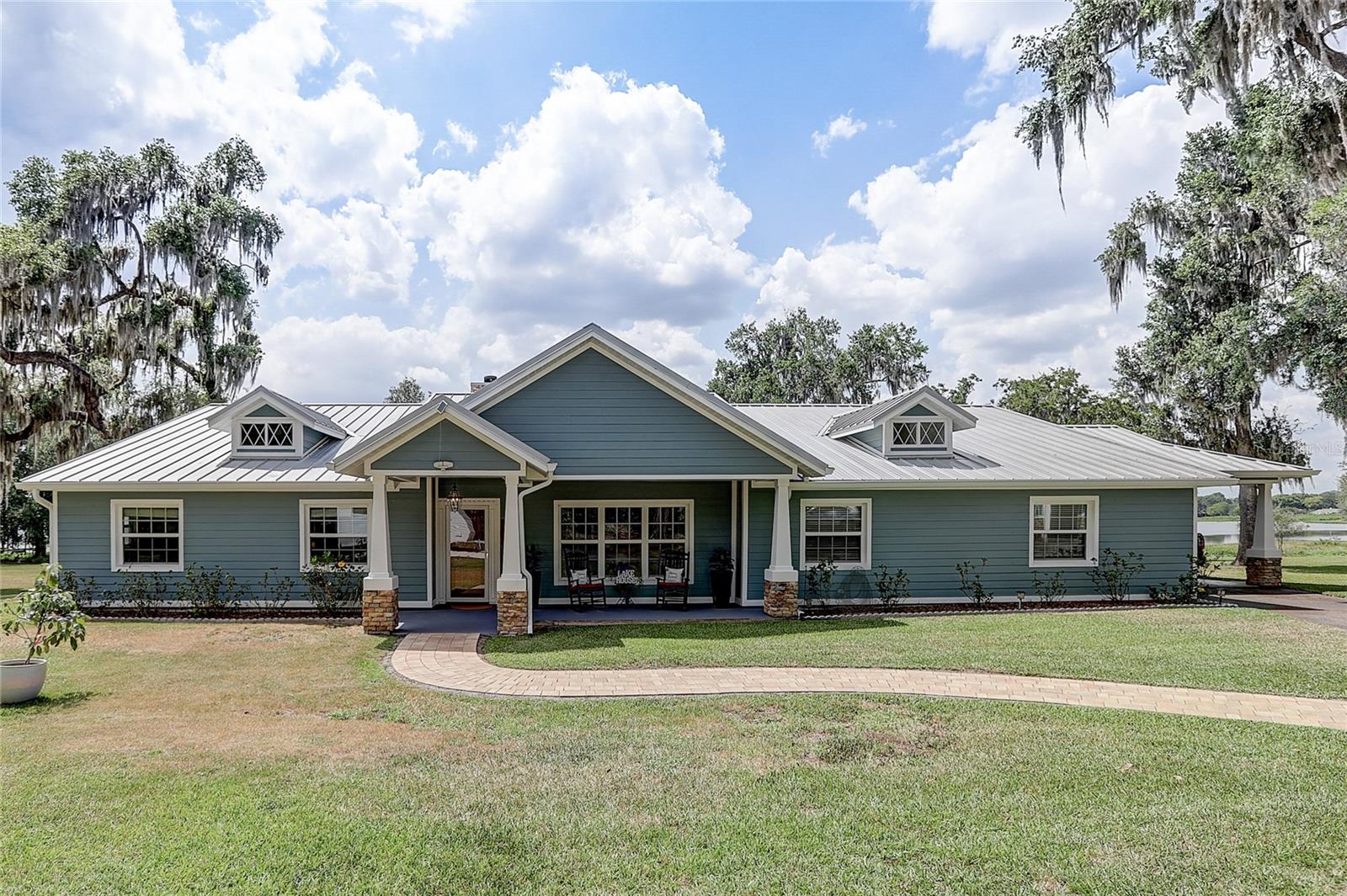 Listing photo id 5 for 816 Valrico Road