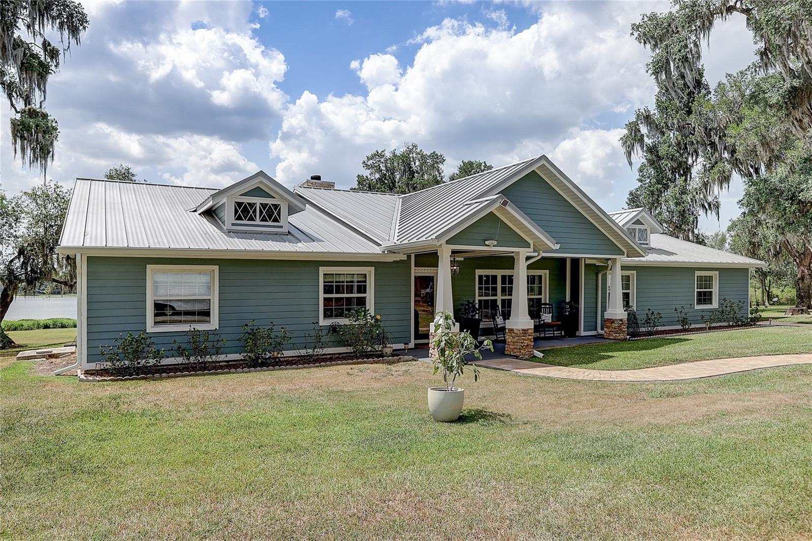 Listing photo id 6 for 816 Valrico Road