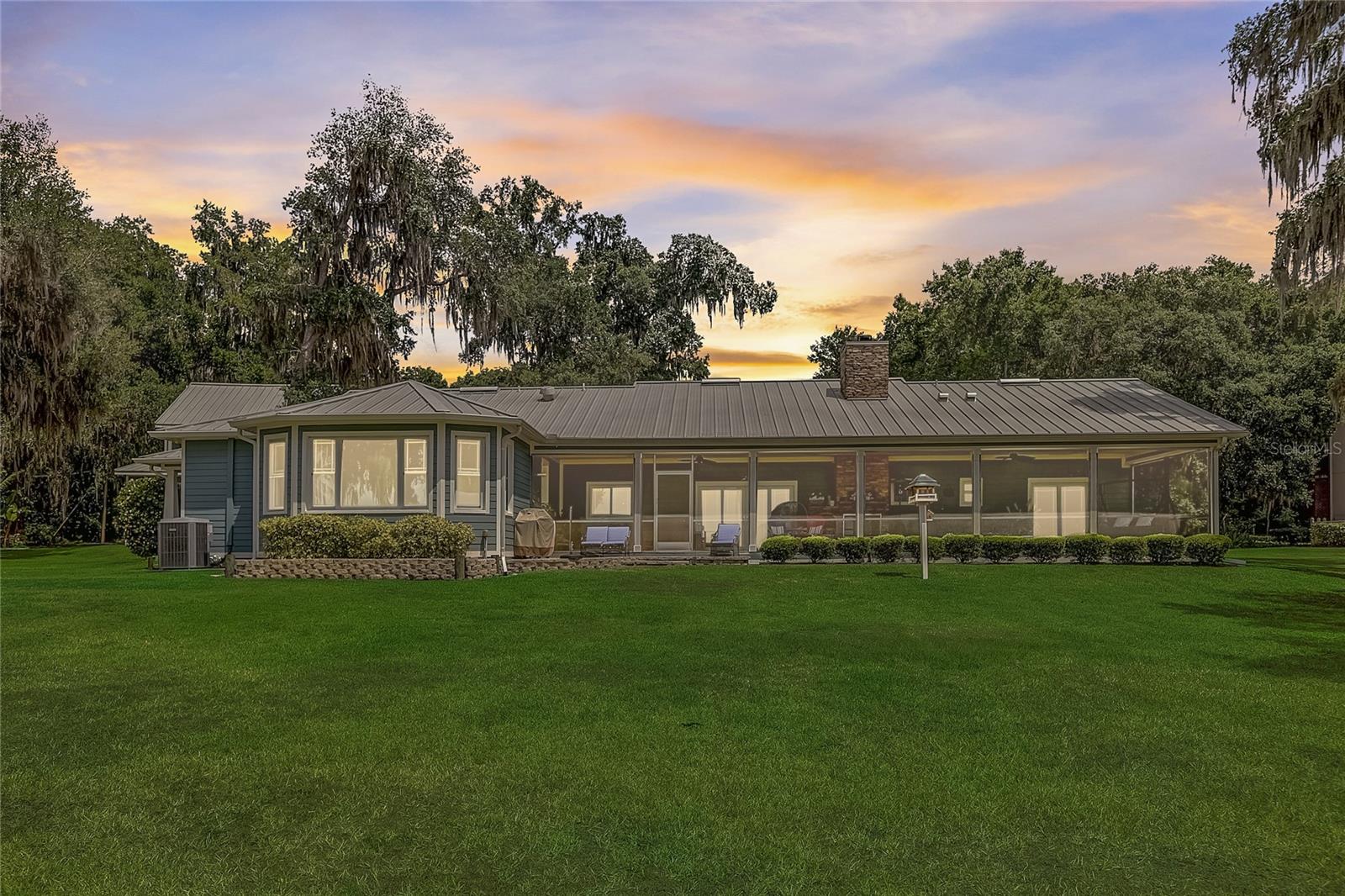 Listing photo id 84 for 816 Valrico Road