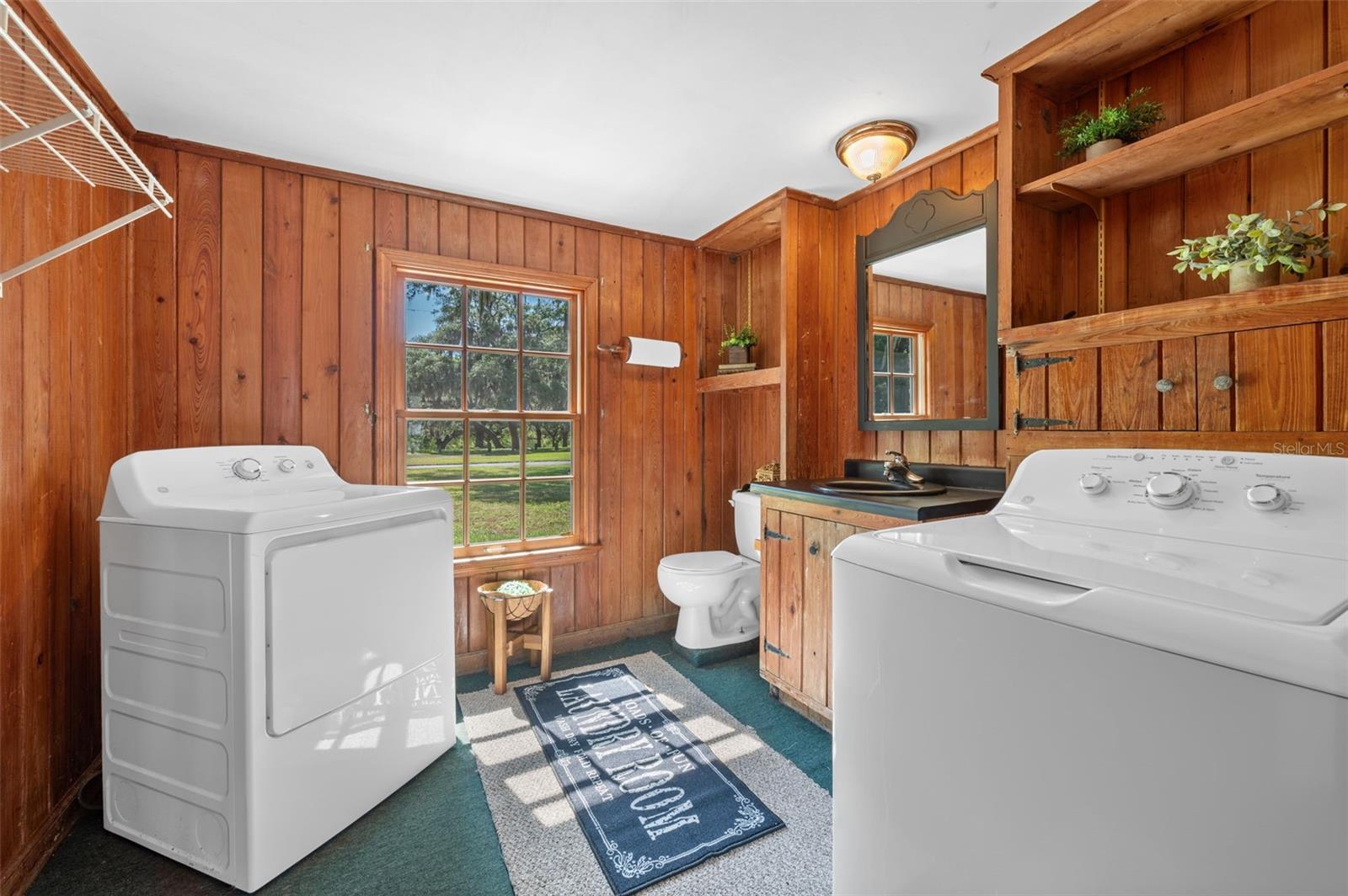 Listing photo id 27 for 1317 Alcoma Drive