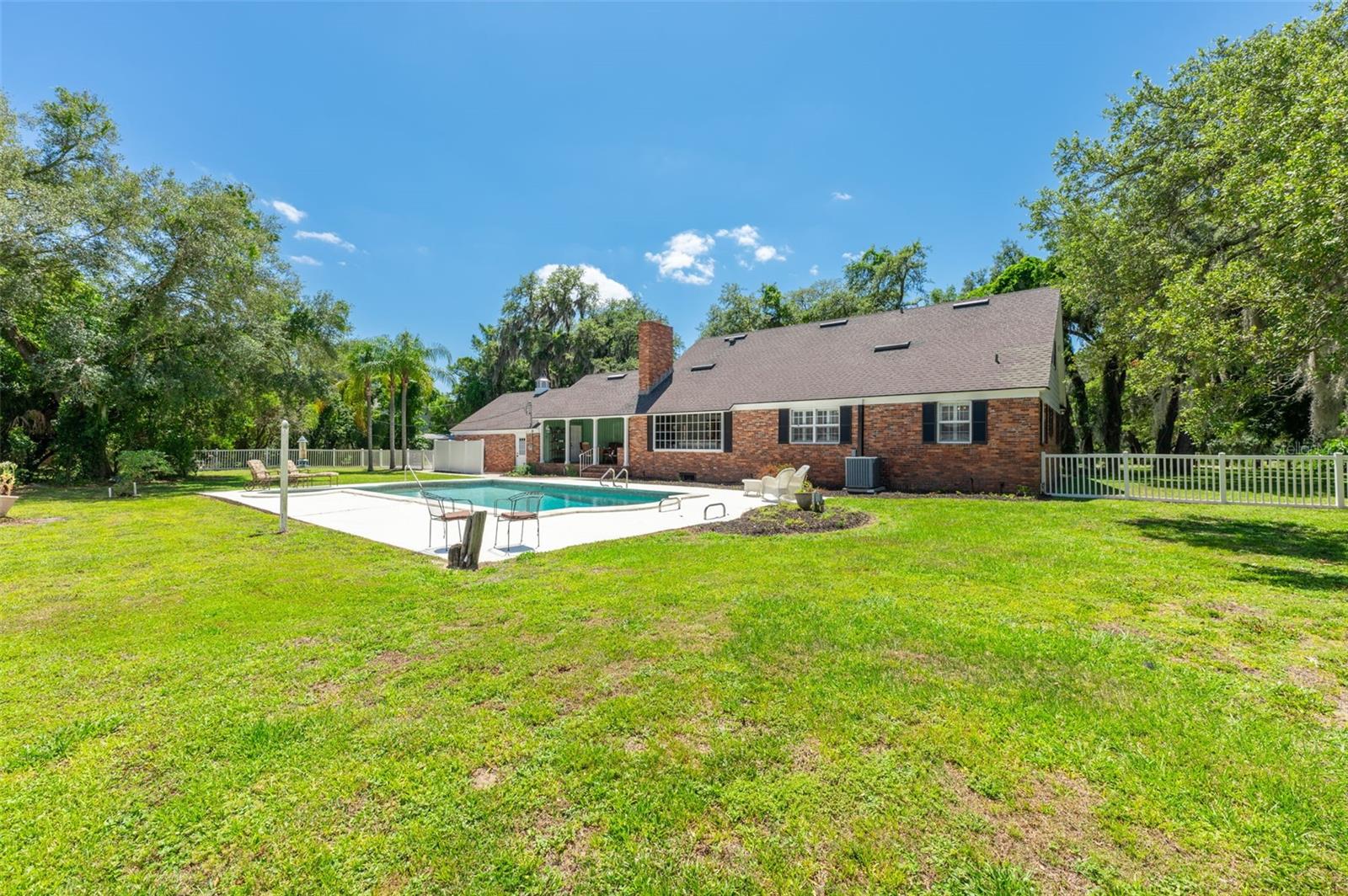 Listing photo id 32 for 1317 Alcoma Drive