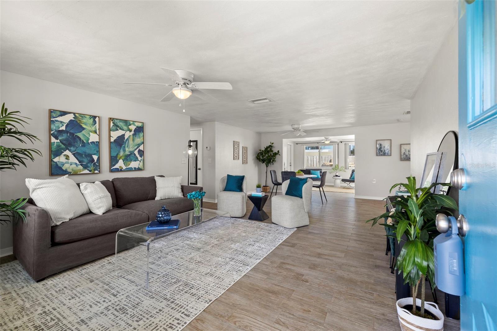 Listing photo id 3 for 5041 Bay Boulevard