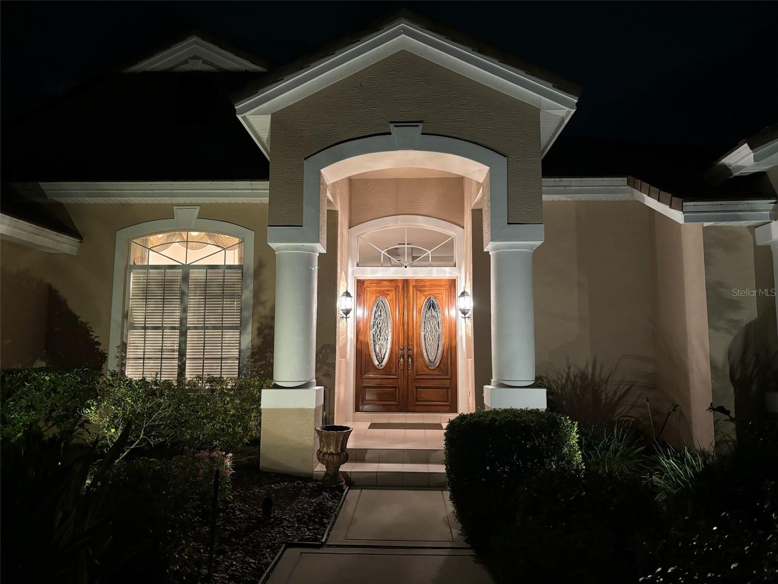 Listing photo id 2 for 8904 Magnolia Chase Circle