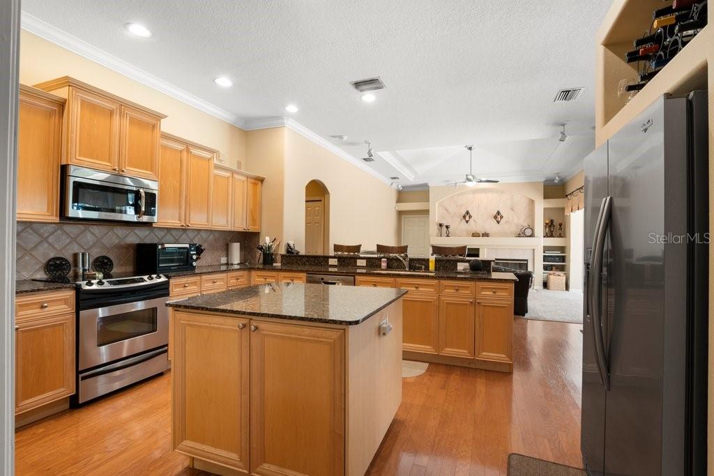 Listing photo id 11 for 6109 Kingbird Manor Drive