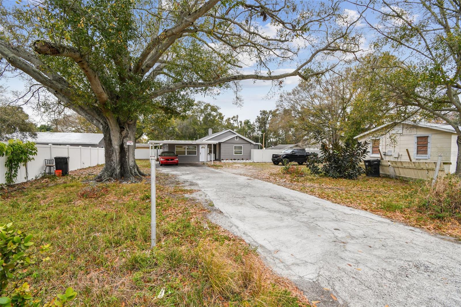 Listing photo id 2 for 4658 24th Street N