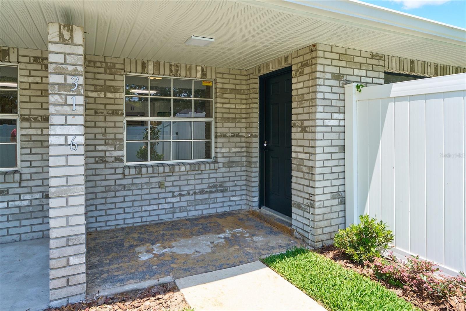 Listing photo id 53 for 3106 Bloomingdale Villas Court