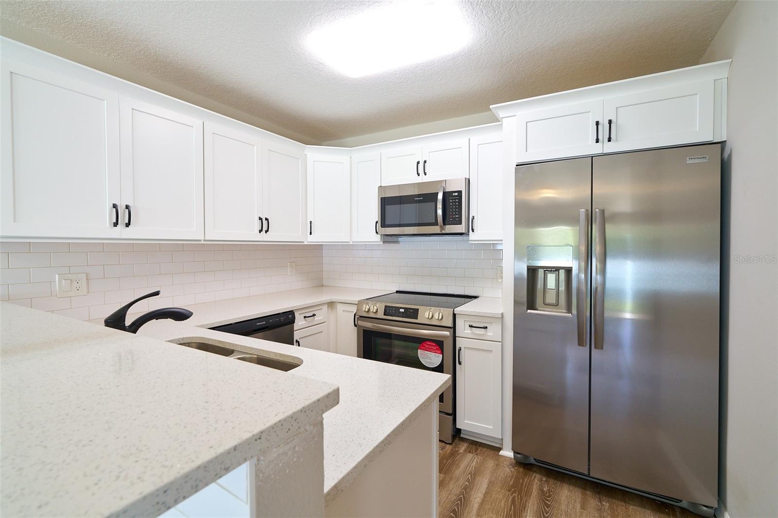 Listing photo id 57 for 3106 Bloomingdale Villas Court