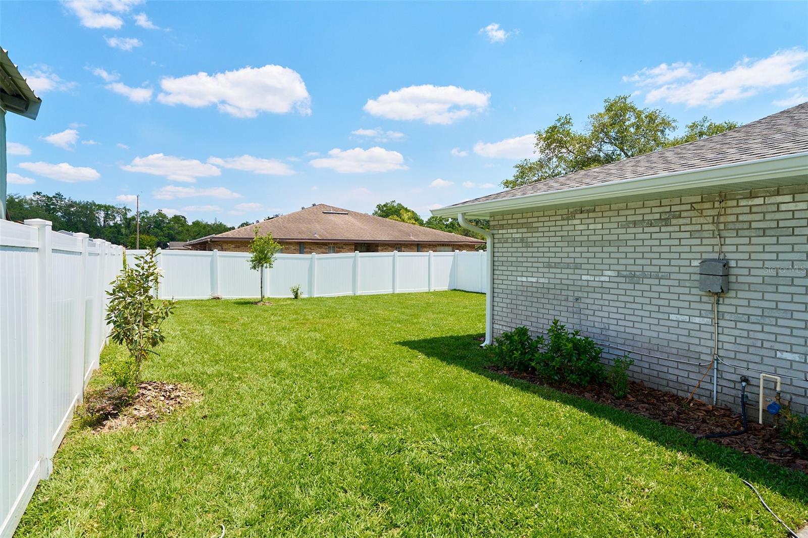 Listing photo id 73 for 3106 Bloomingdale Villas Court