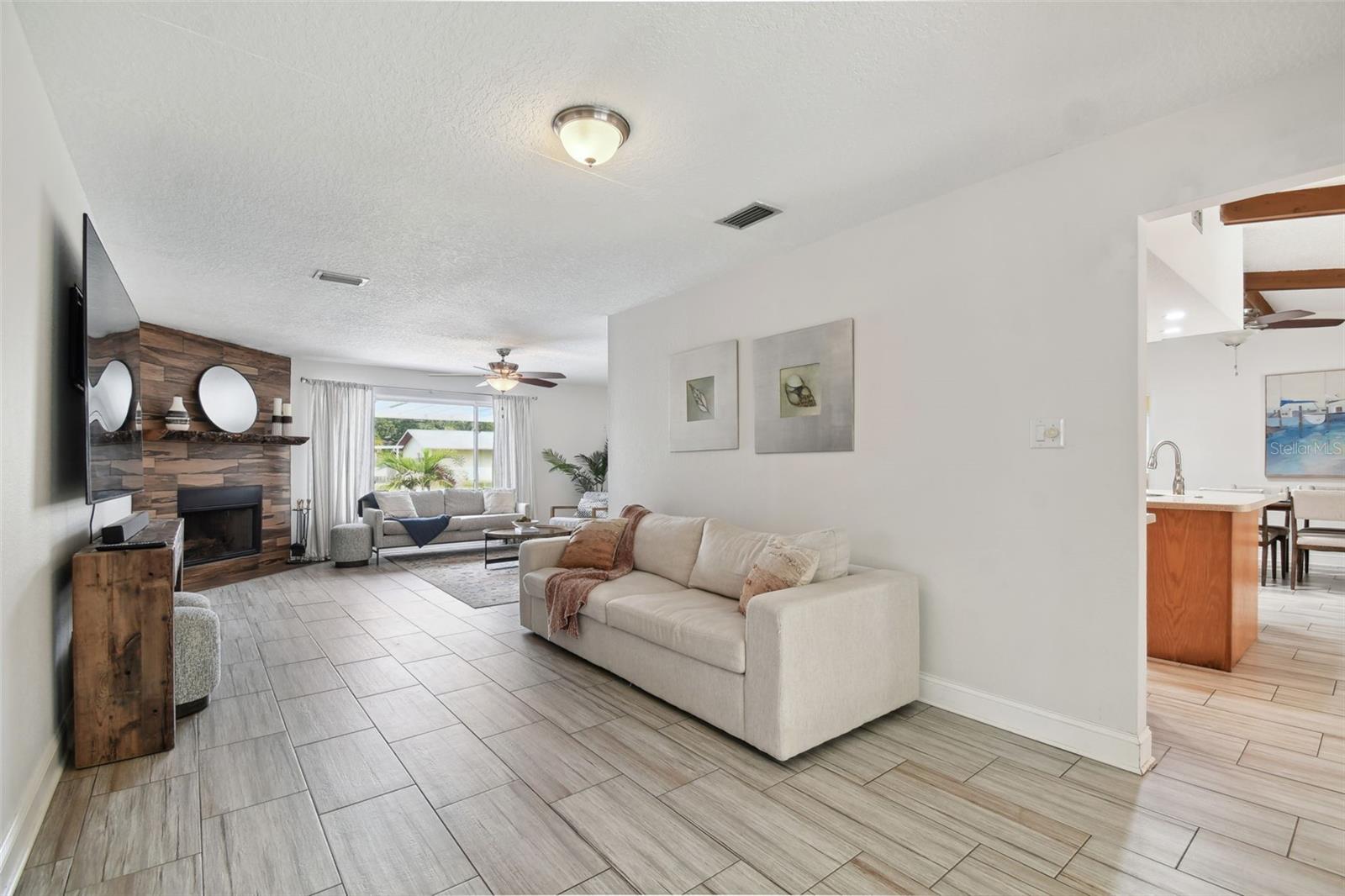 Listing photo id 10 for 11467 93rd Street