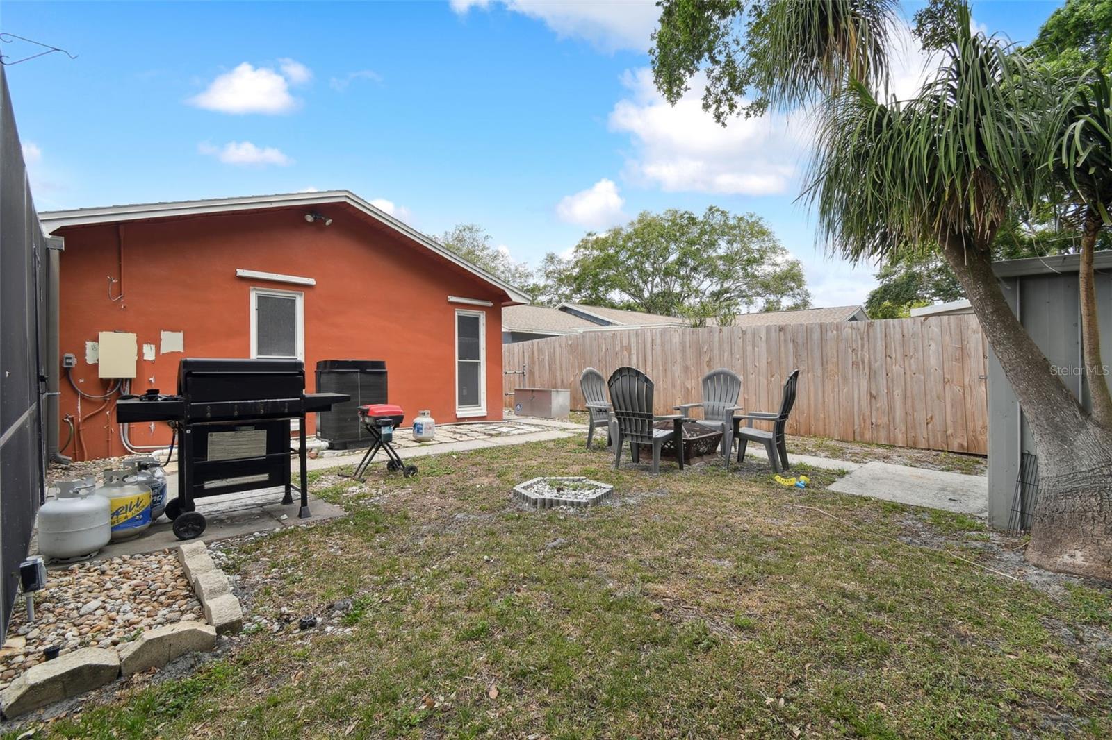 Listing photo id 40 for 11467 93rd Street