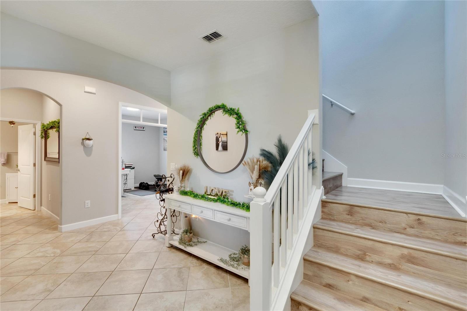 Listing photo id 3 for 10005 Ivory Drive