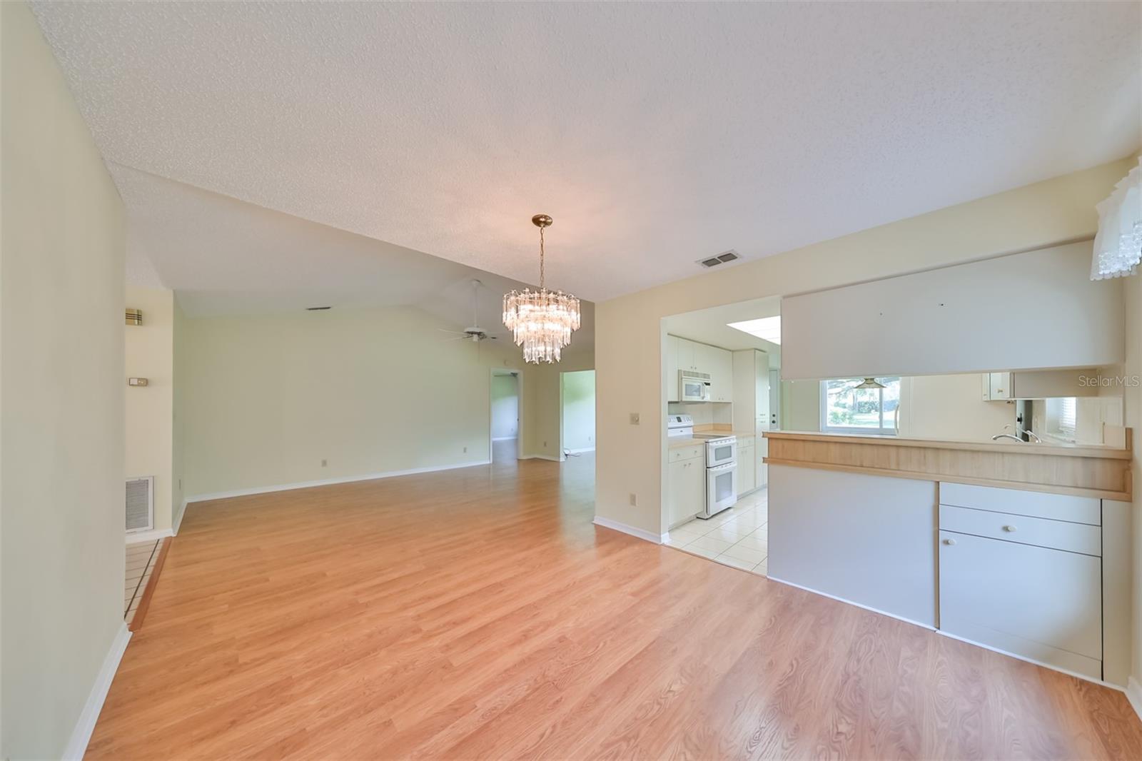 Image 12 of 79 For 2620 Locksley Street 261