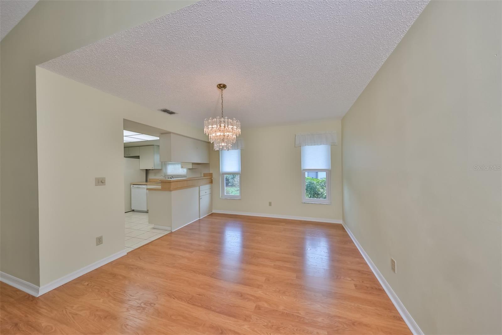 Image 9 of 79 For 2620 Locksley Street 261