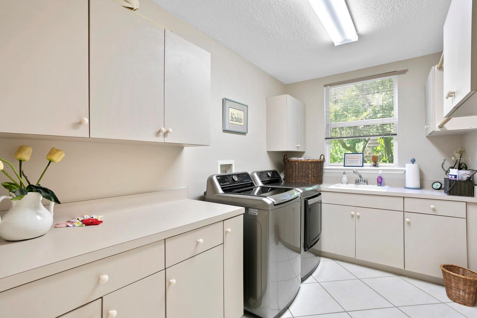 Listing photo id 29 for 11408 Louvre Place