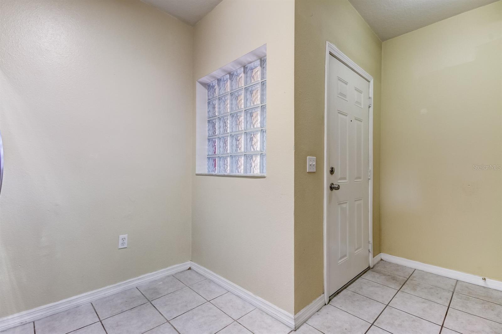 Image 10 of 42 For 9517 Amberdale Court 201