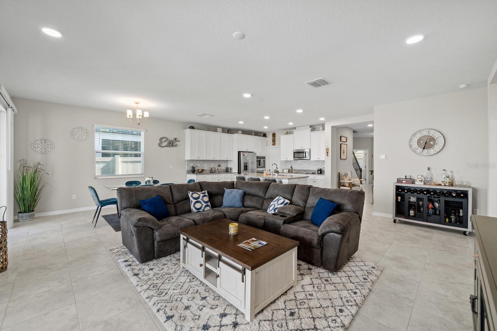 Listing photo id 11 for 3133 King Fern Drive