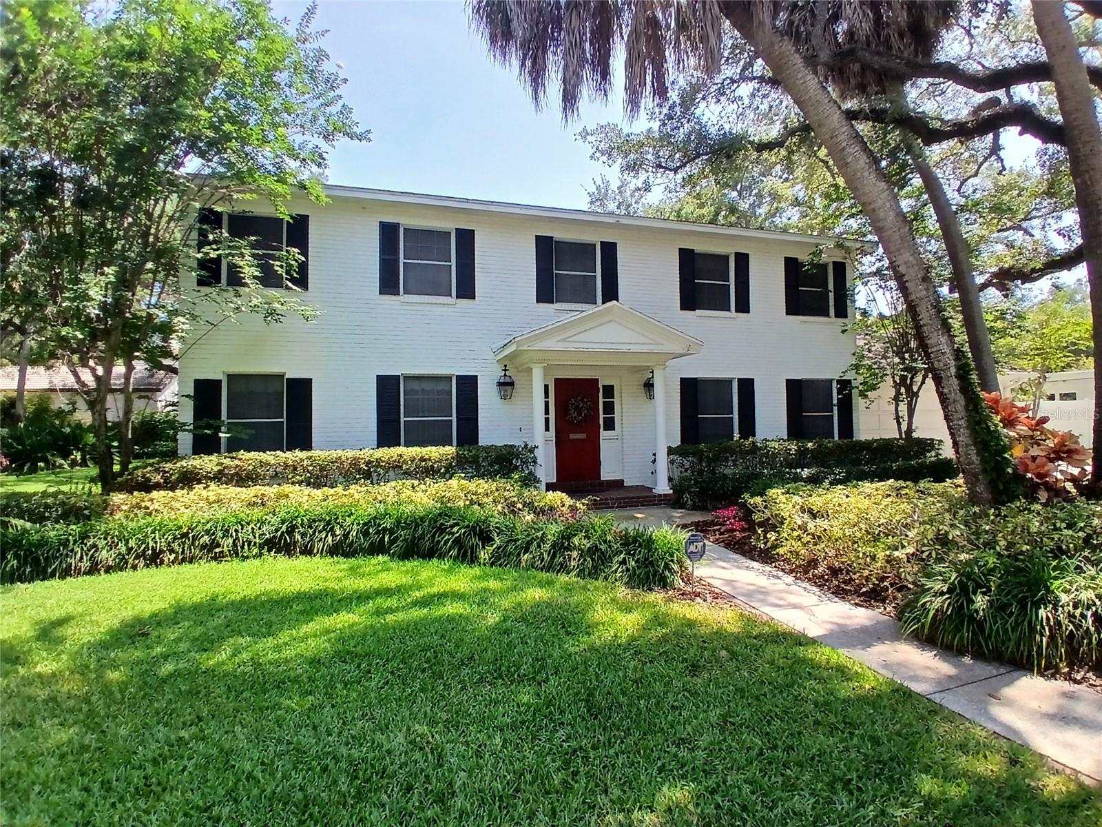 Listing photo id 1 for 2902 Bayshore Court