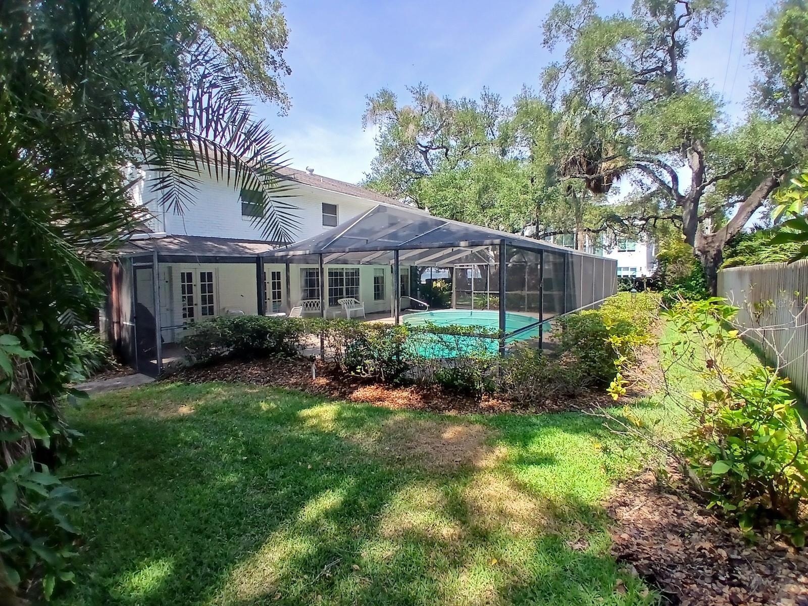 Listing photo id 6 for 2902 Bayshore Court