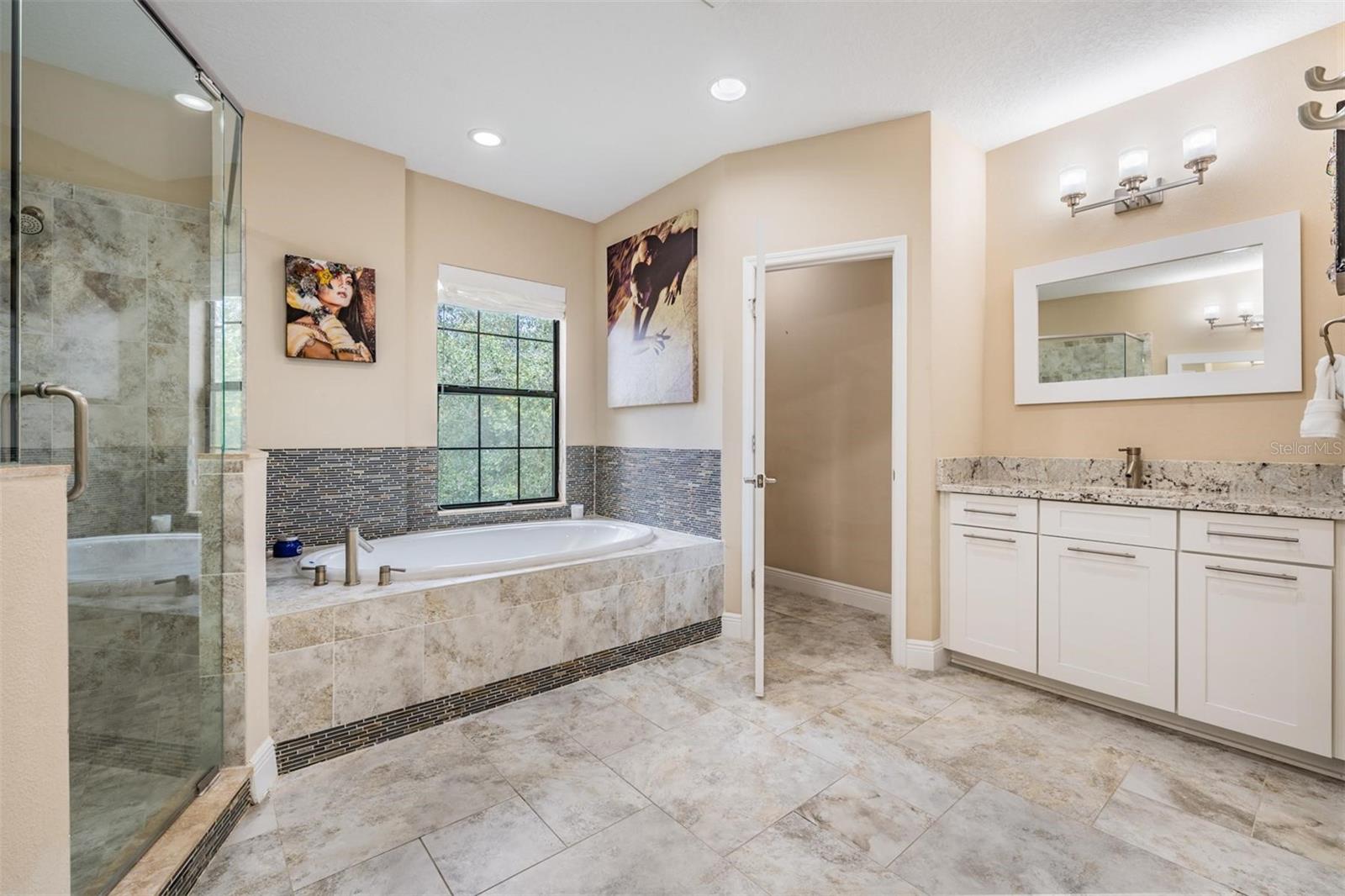 Listing photo id 21 for 2565 Calvano Drive