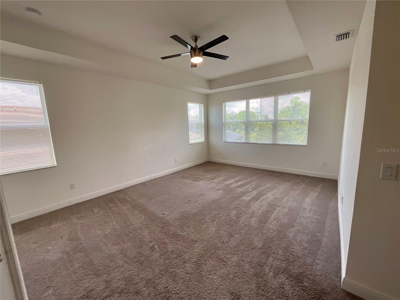 Listing photo id 10 for 2119 Scholartree Way