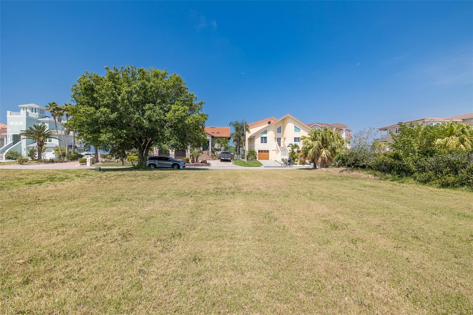 Listing photo id 8 for 5048 Westshore Drive