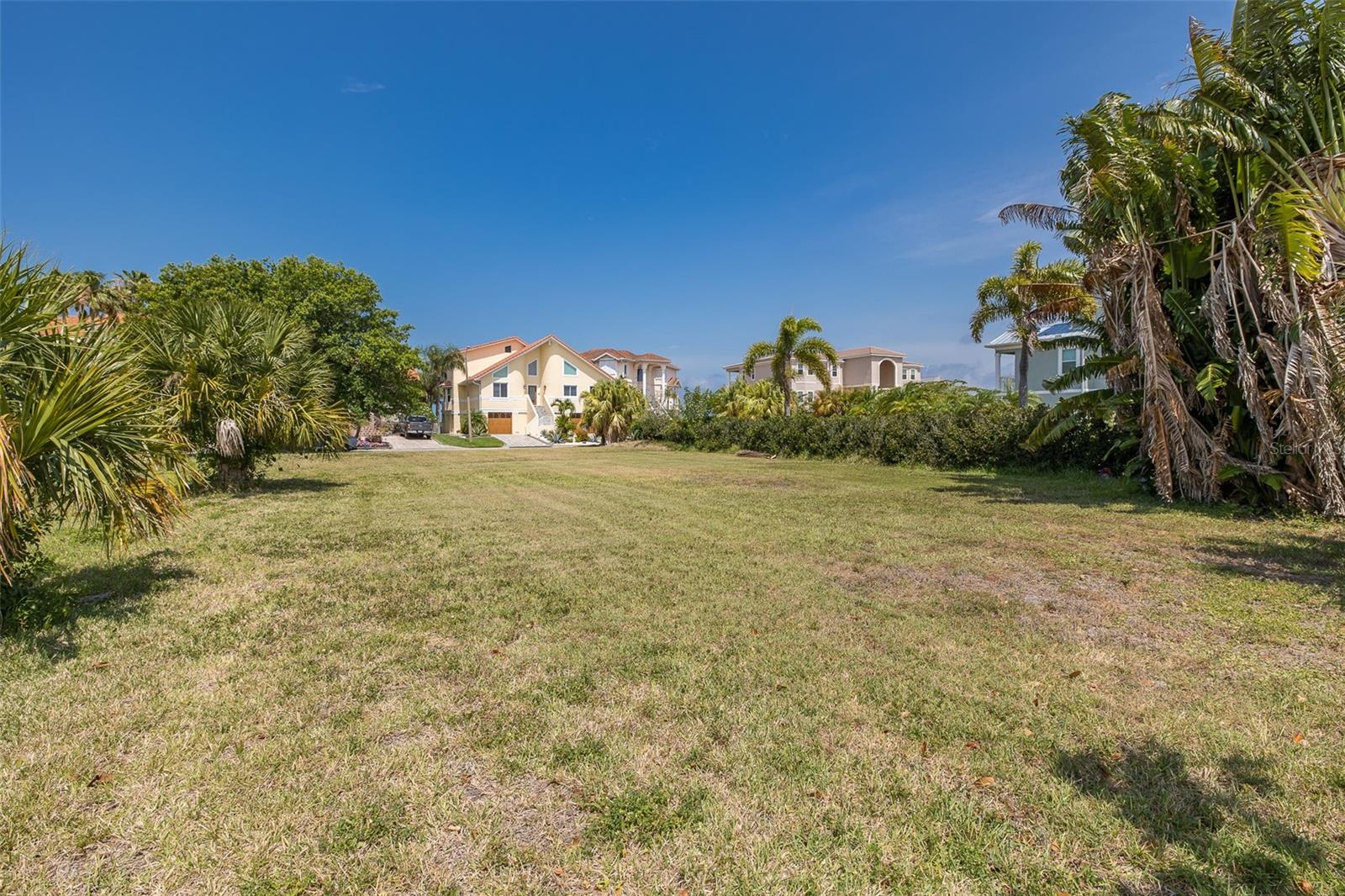 Listing photo id 7 for 5048 Westshore Drive