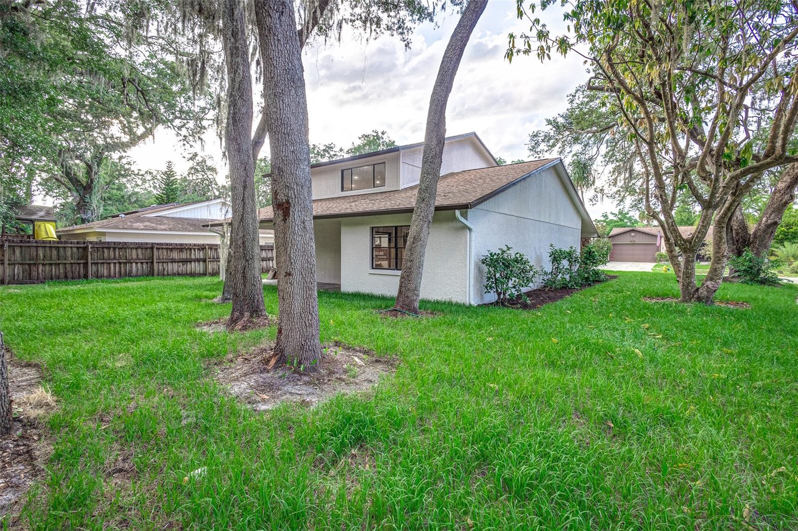 Listing photo id 6 for 14842 Oak Vine Drive