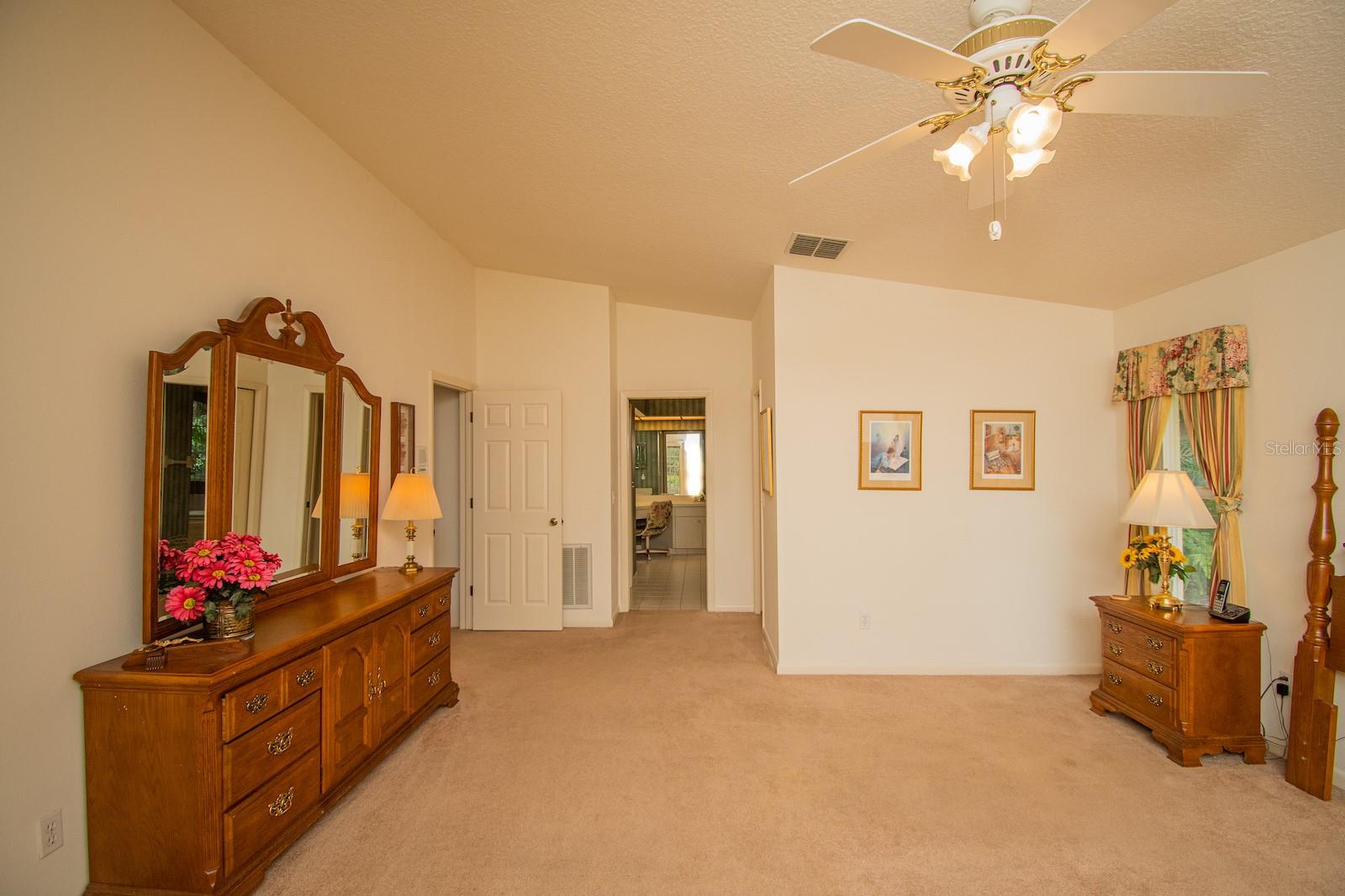 Listing photo id 10 for 3022 Forest Club Drive