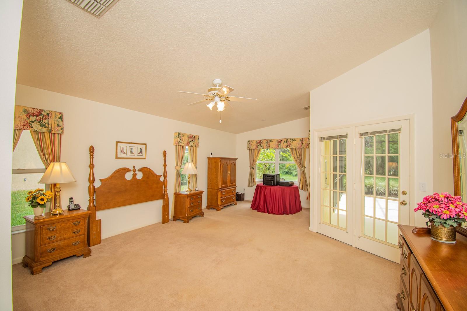 Listing photo id 11 for 3022 Forest Club Drive