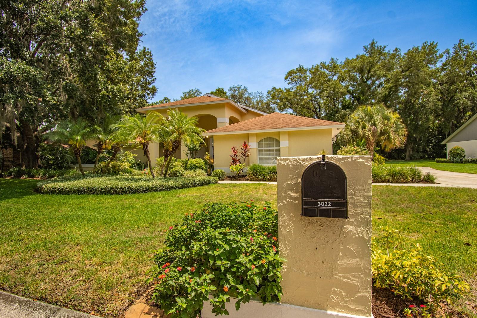 Listing photo id 0 for 3022 Forest Club Drive