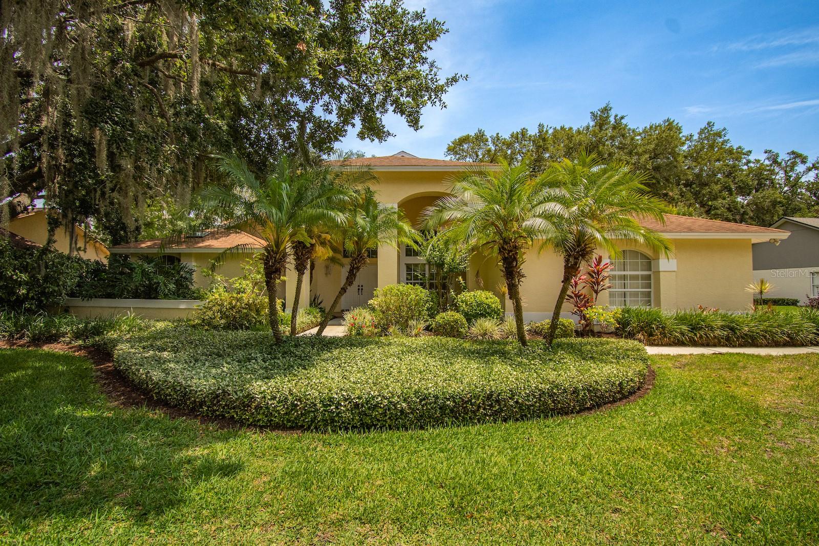 Listing photo id 1 for 3022 Forest Club Drive