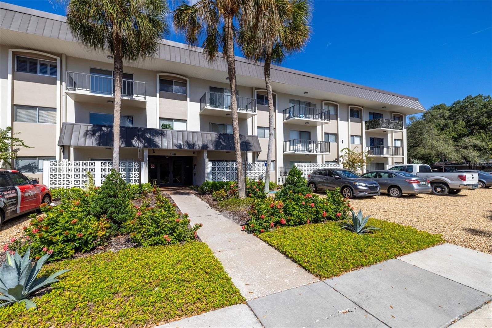 Listing photo id 27 for 4607 Fig Street 105