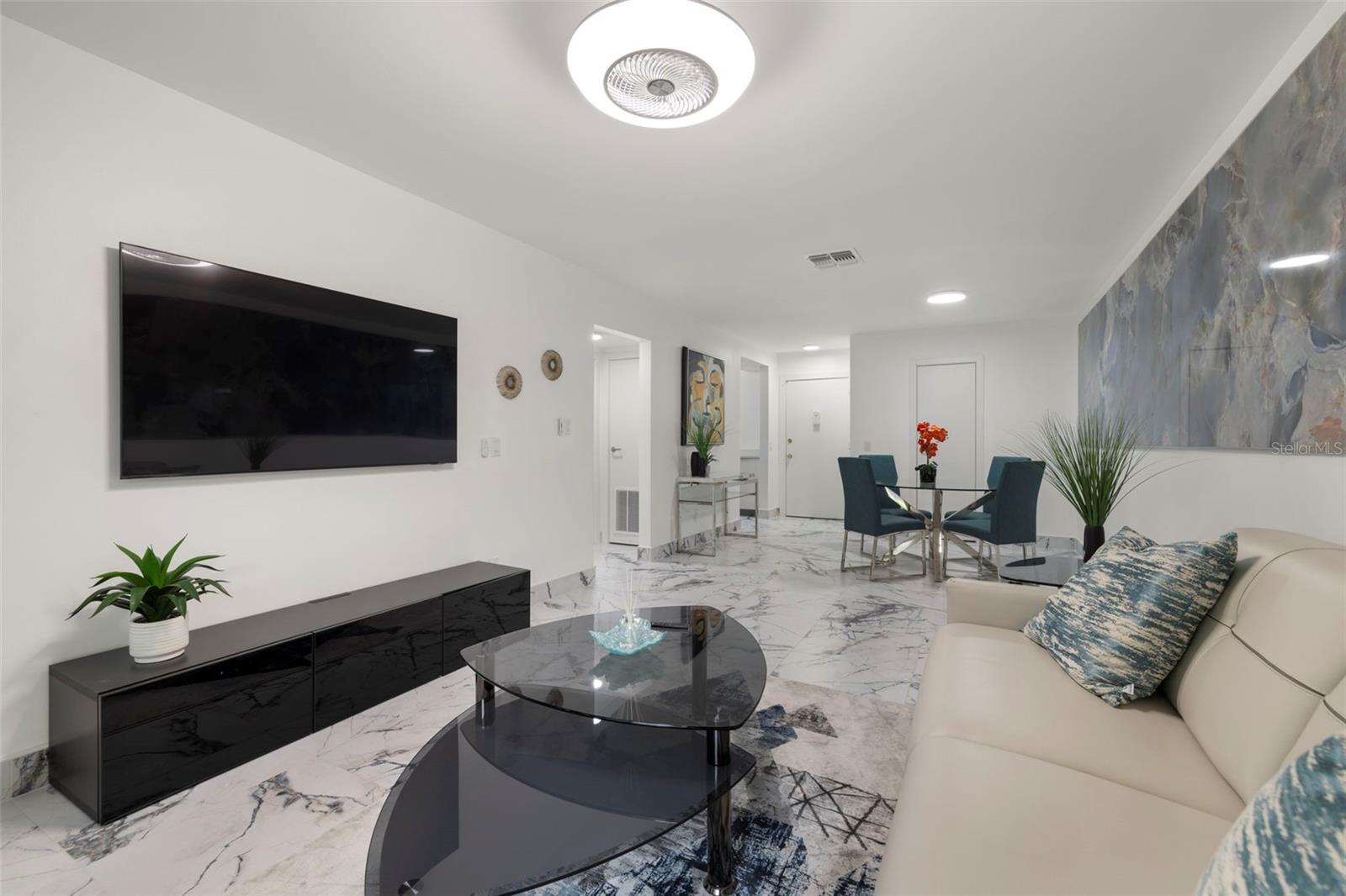 Listing photo id 7 for 4607 Fig Street 105