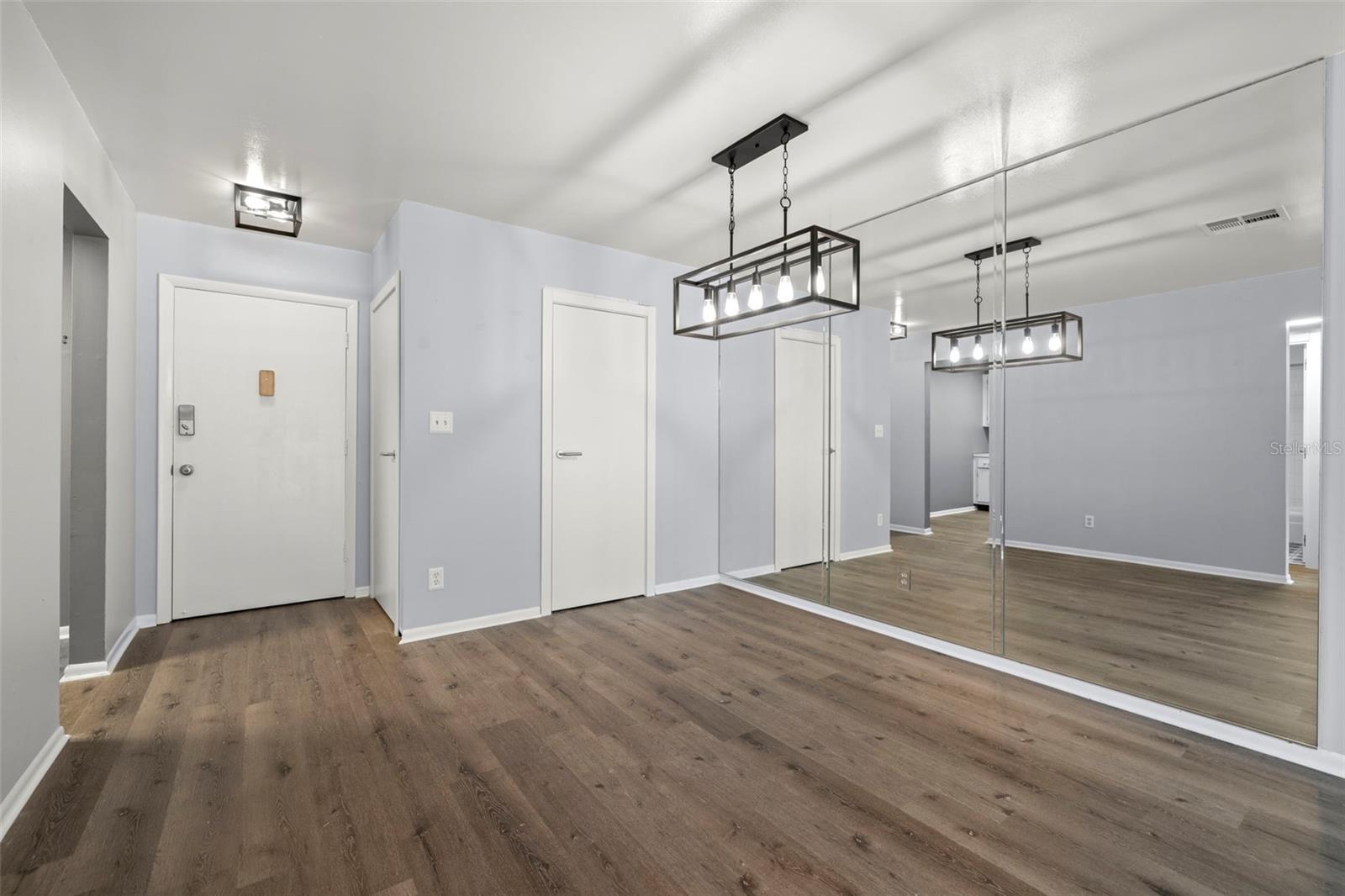 Listing photo id 10 for 4611 Fig Street 208