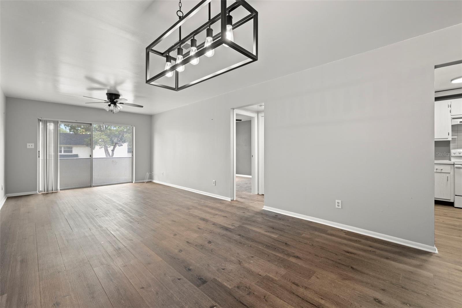 Listing photo id 6 for 4611 Fig Street 208