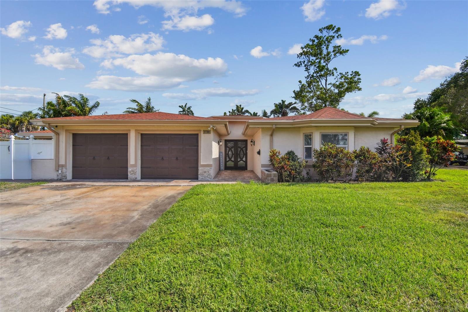 Listing photo id 40 for 2790 Pinellas Point Drive S